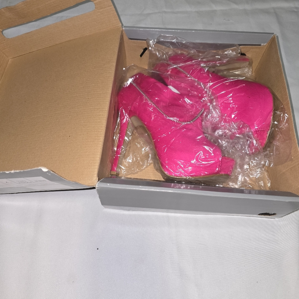 NEW VINTAGE CHARLOTTE RUSSE BOOTIES - Picture 5 of 5